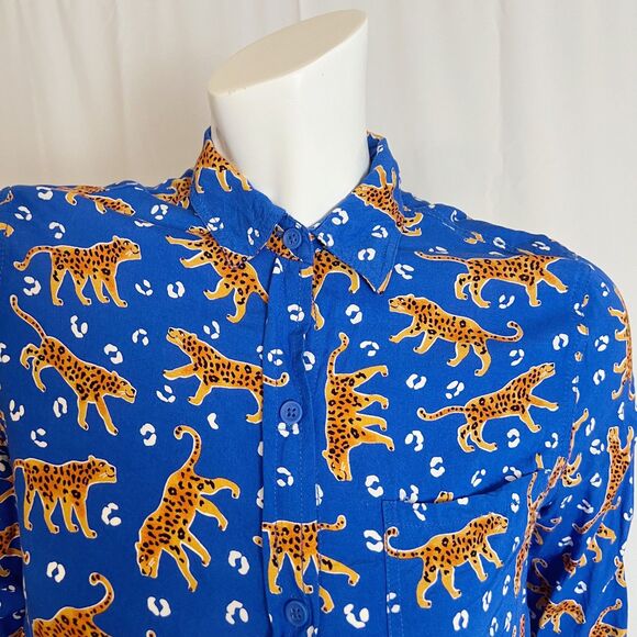 BeachLunchLounge Blue Leopard Animal Long Sleeve Button Up Blouse Women's Size S - Picture 2 of 6